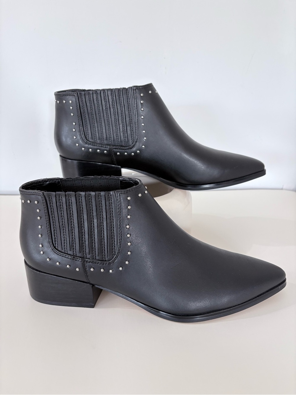 MARC FISHER 9.5 IDALEE Pointy Toe Black Leather Chelsea Boots Silver Stud Witchy